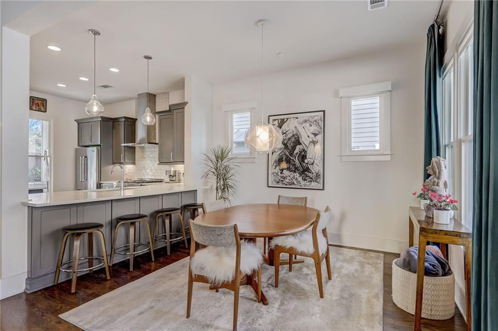 211 La France Walk NE