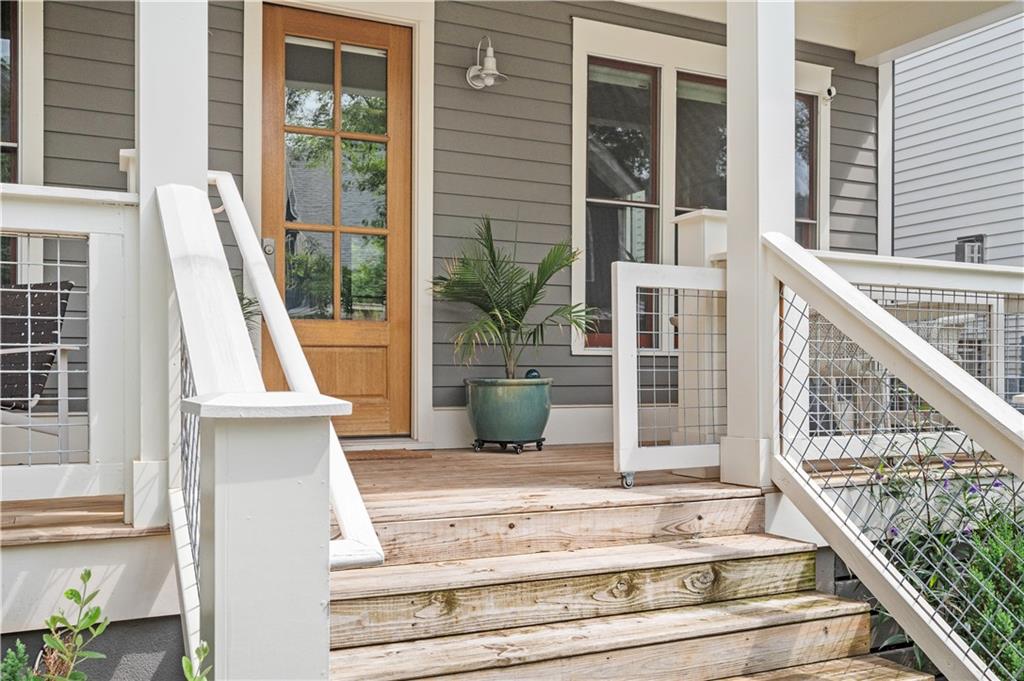 211 La France Walk NE