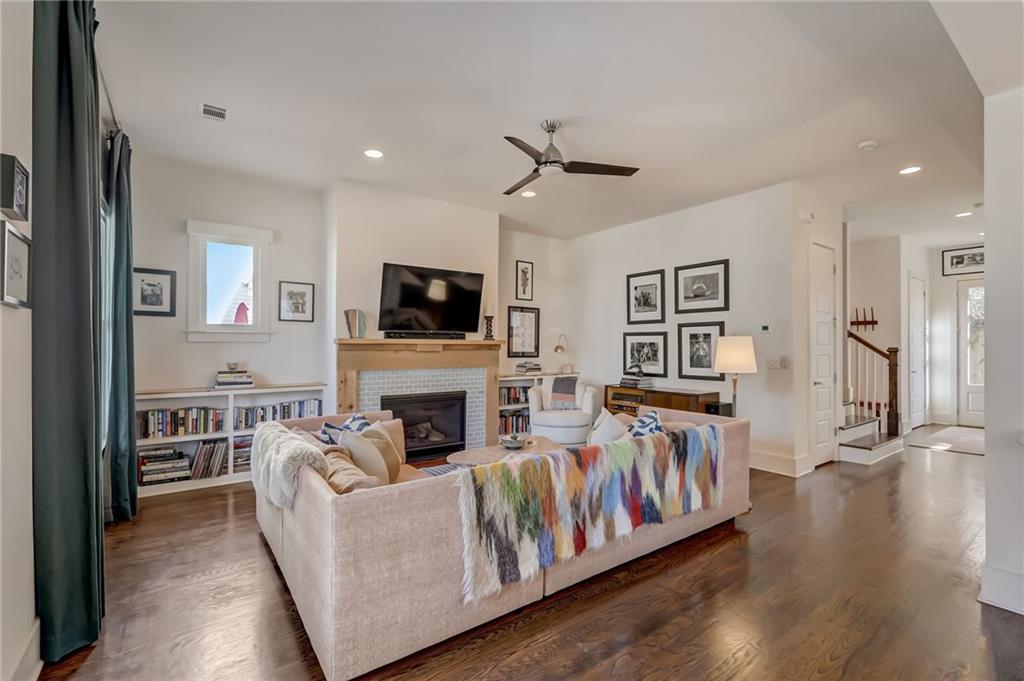 211 La France Walk NE