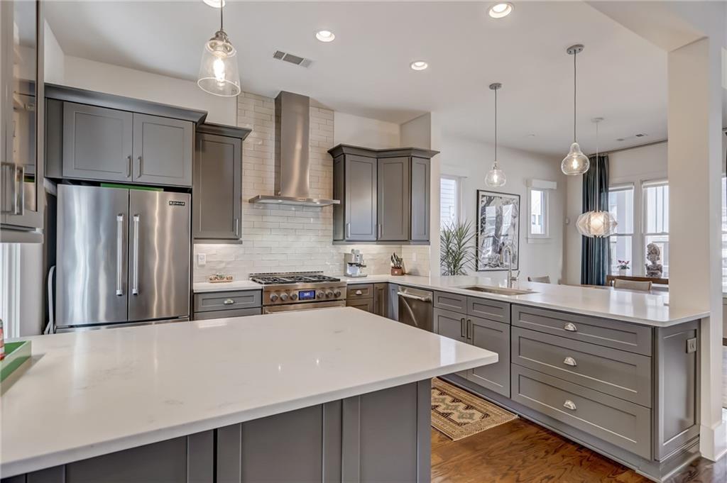 211 La France Walk NE