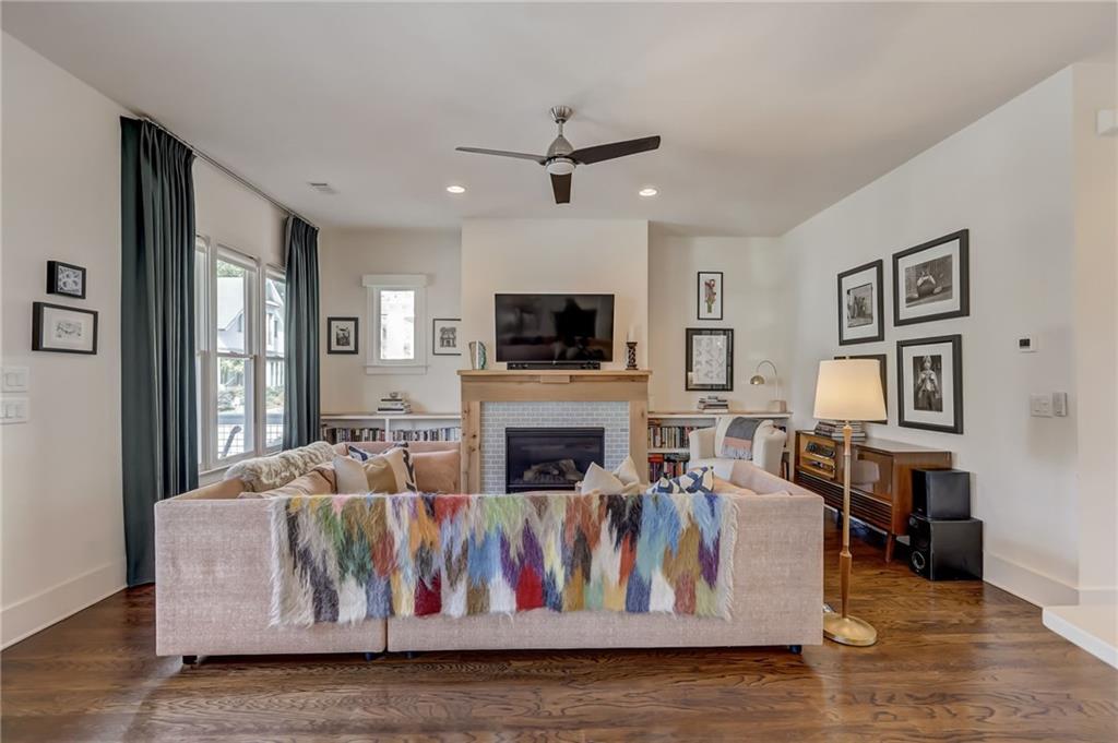 211 La France Walk NE