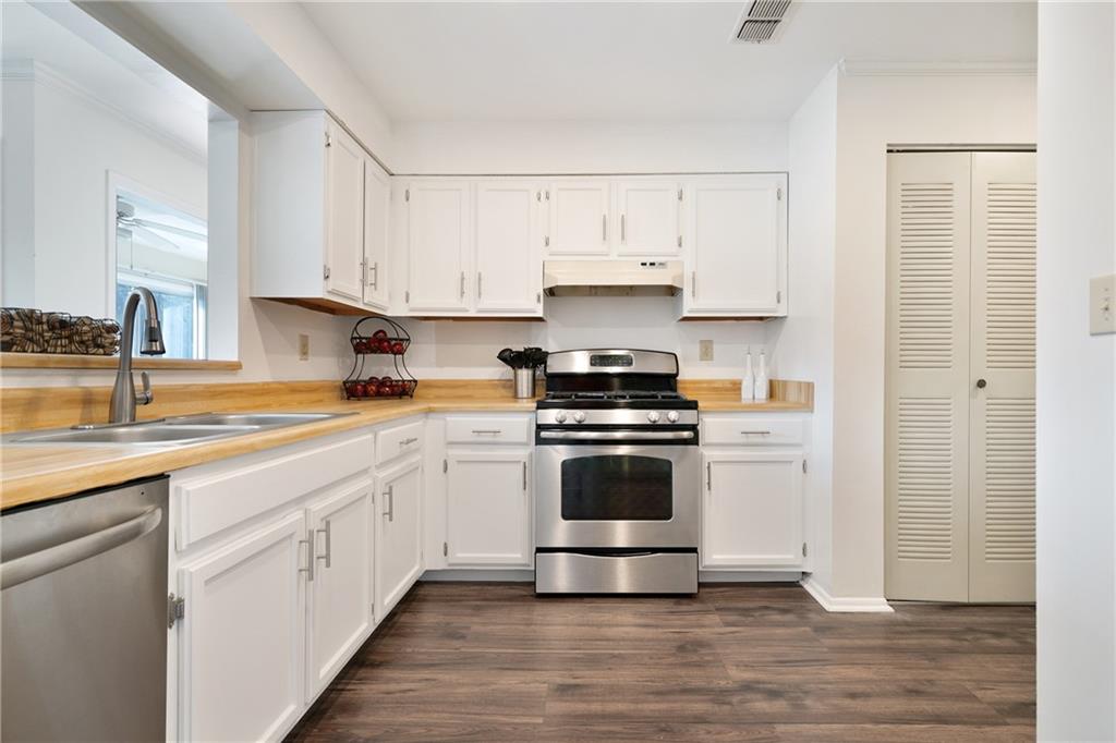 36 Lakes Edge Drive SE