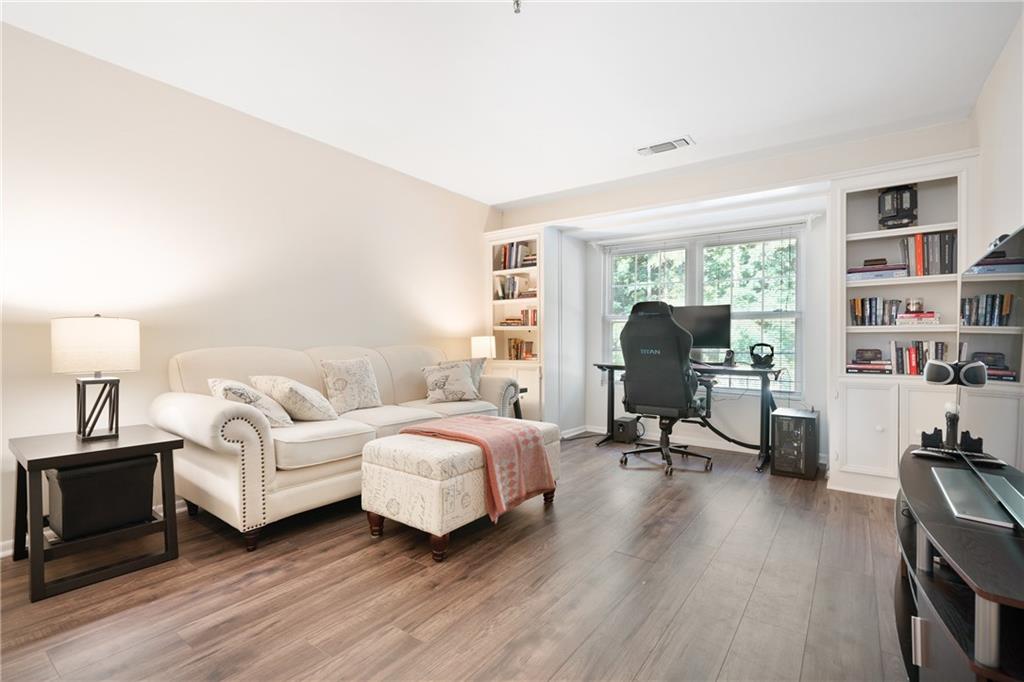 36 Lakes Edge Drive SE