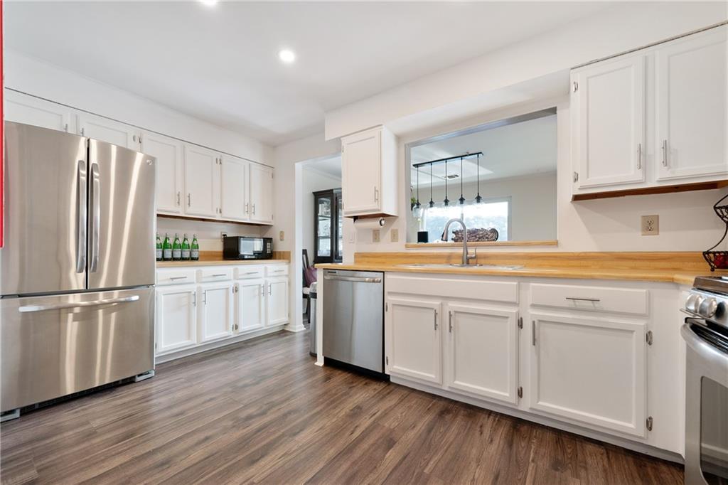 36 Lakes Edge Drive SE