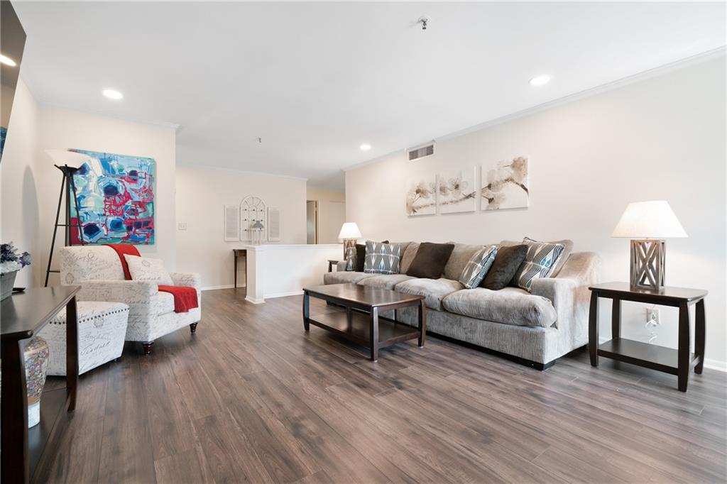 36 Lakes Edge Drive SE