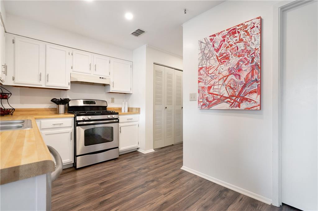36 Lakes Edge Drive SE