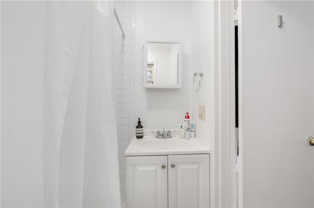 716 Lakeview Avenue NE Unit 5
