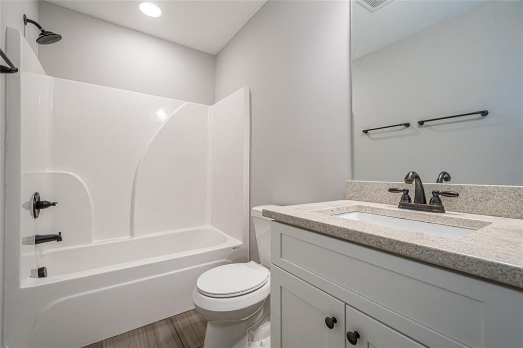 4 Flagstone Court SE