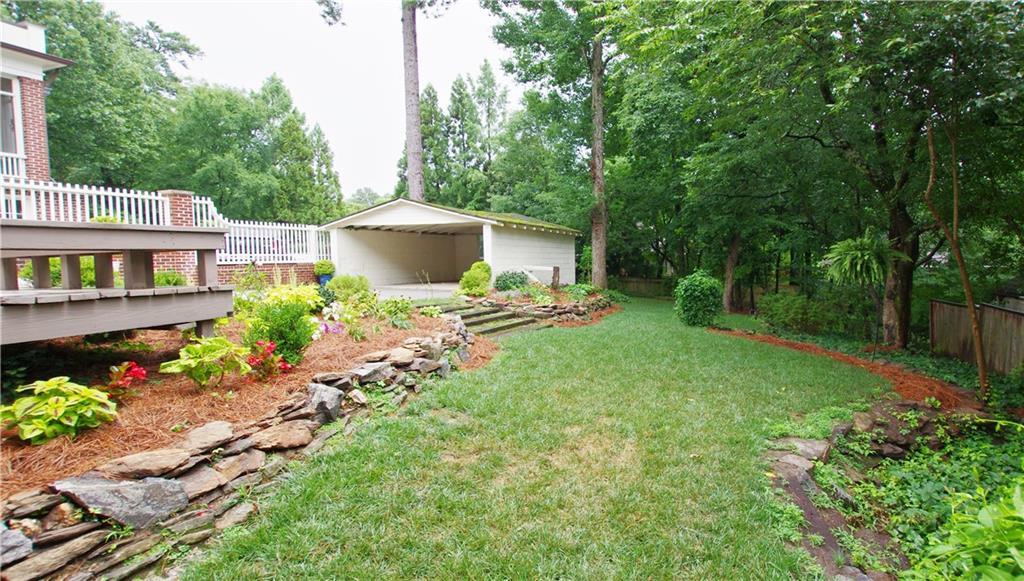 637 E Pelham Road NE