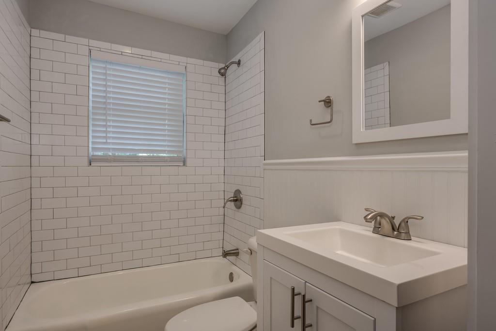 880 Saint Charles Avenue NE Unit 5