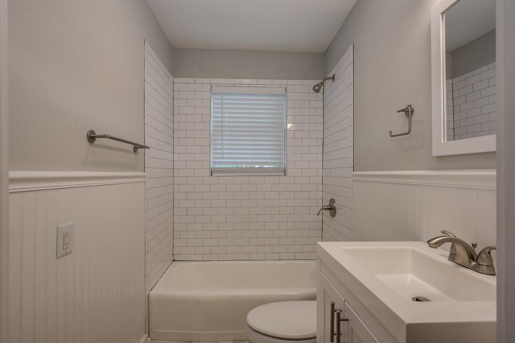 880 Saint Charles Avenue NE Unit 5