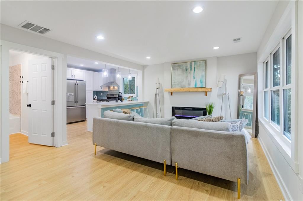 2077 W Flat Shoals Terrace
