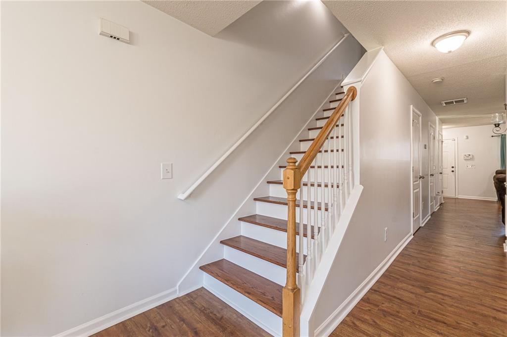 1717 OLD DOGWOOD