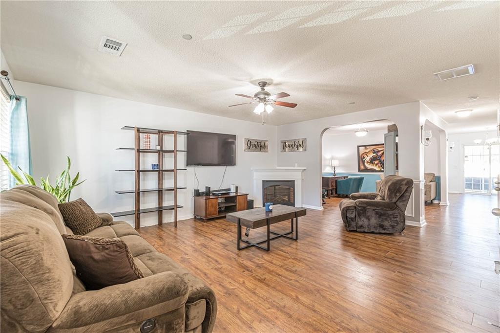 1717 OLD DOGWOOD