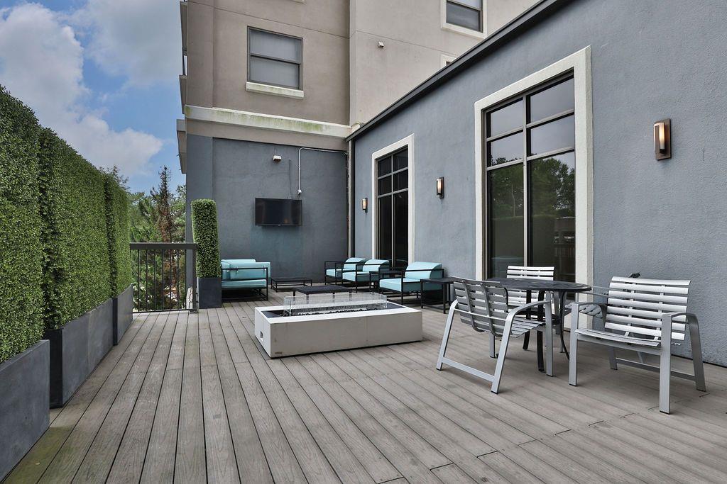 795 Hammond Drive Unit #1810