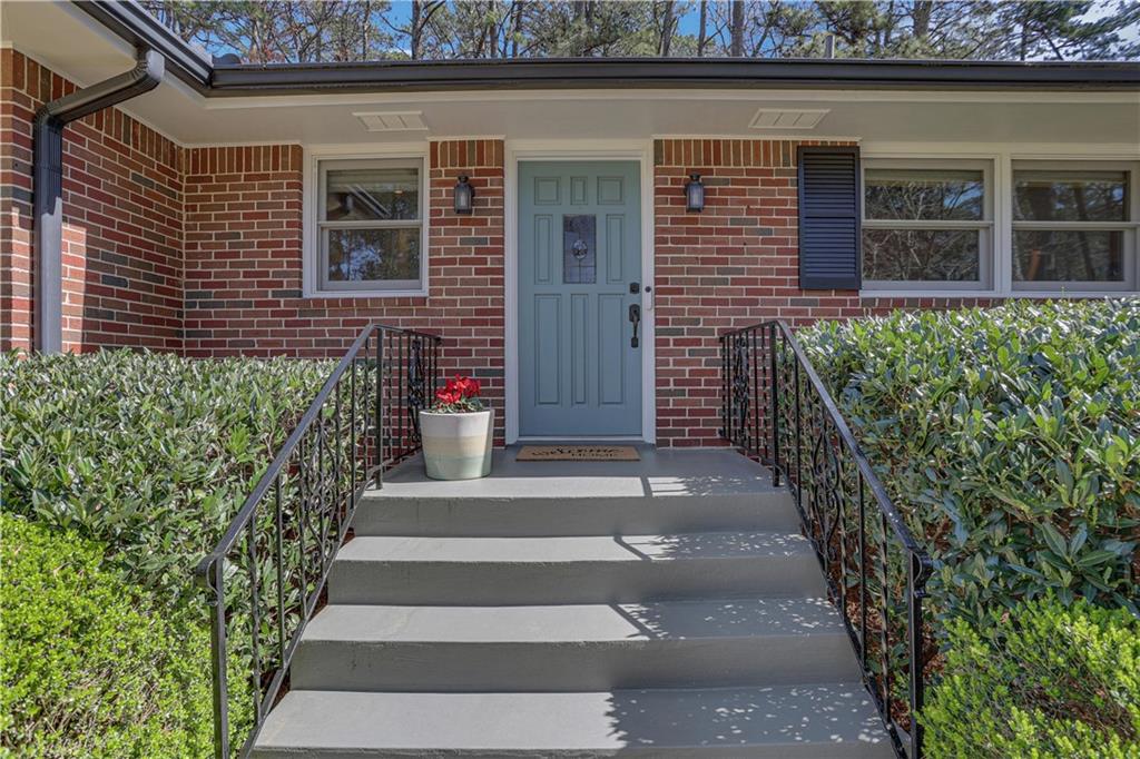 1503 N Amanda Circle NE