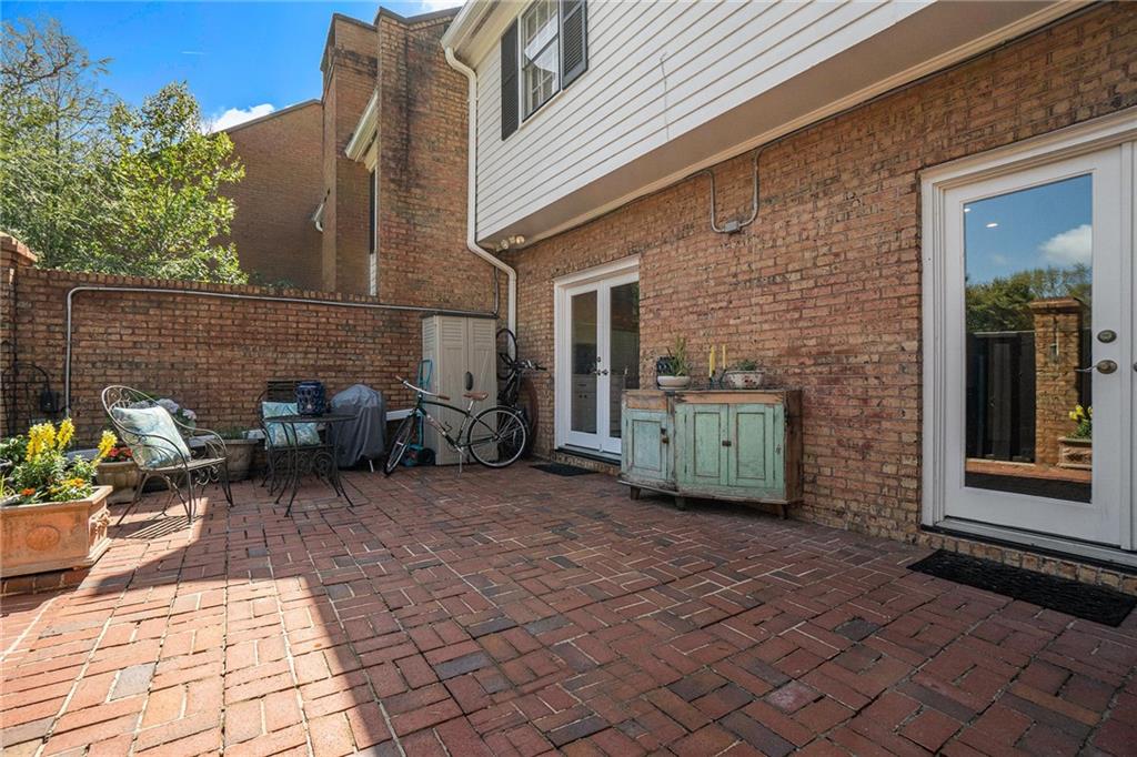 15 Lullwater Place NE