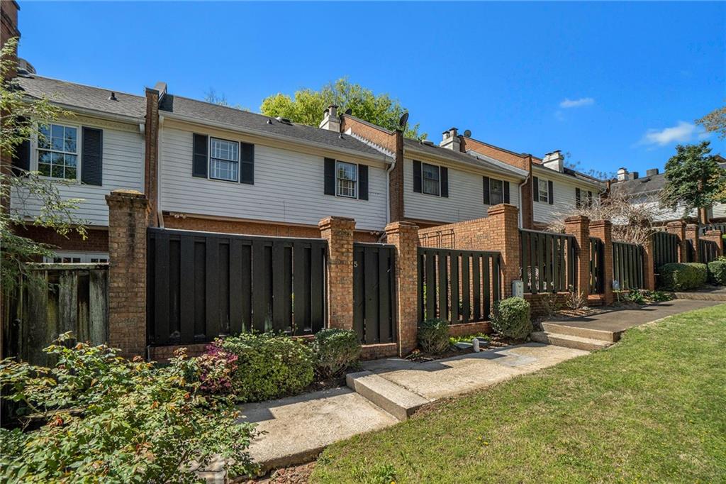 15 Lullwater Place NE