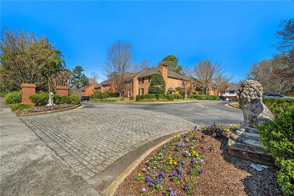 15 Lullwater Place NE