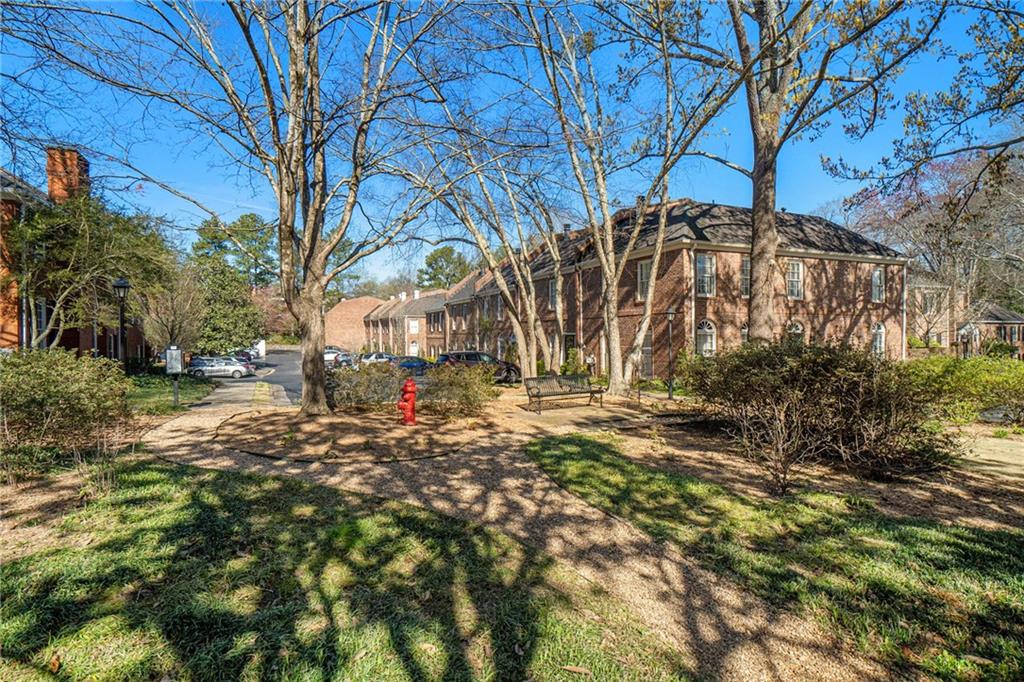 15 Lullwater Place NE