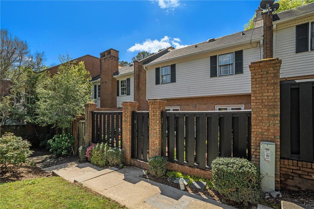15 Lullwater Place NE