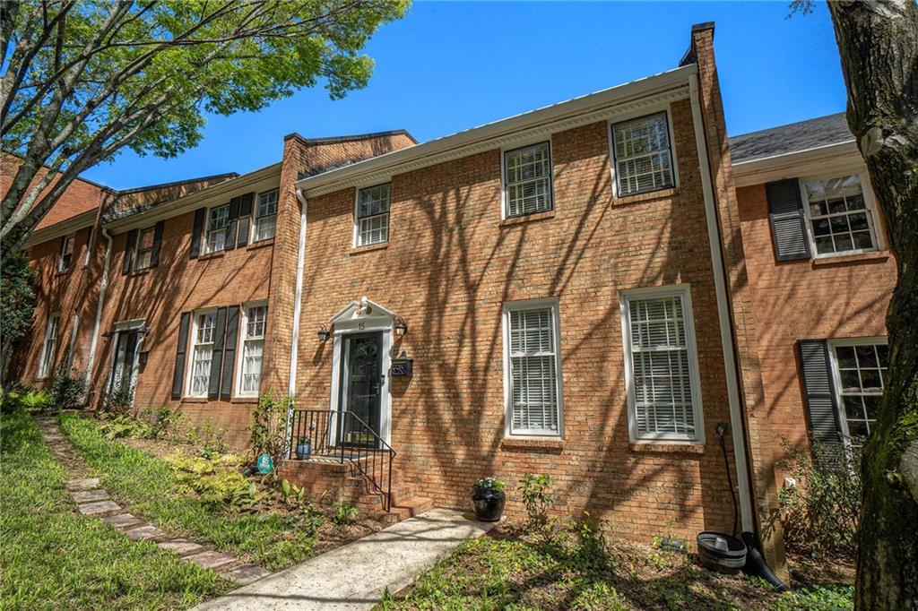 15 Lullwater Place NE