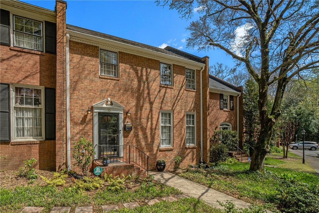15 Lullwater Place NE