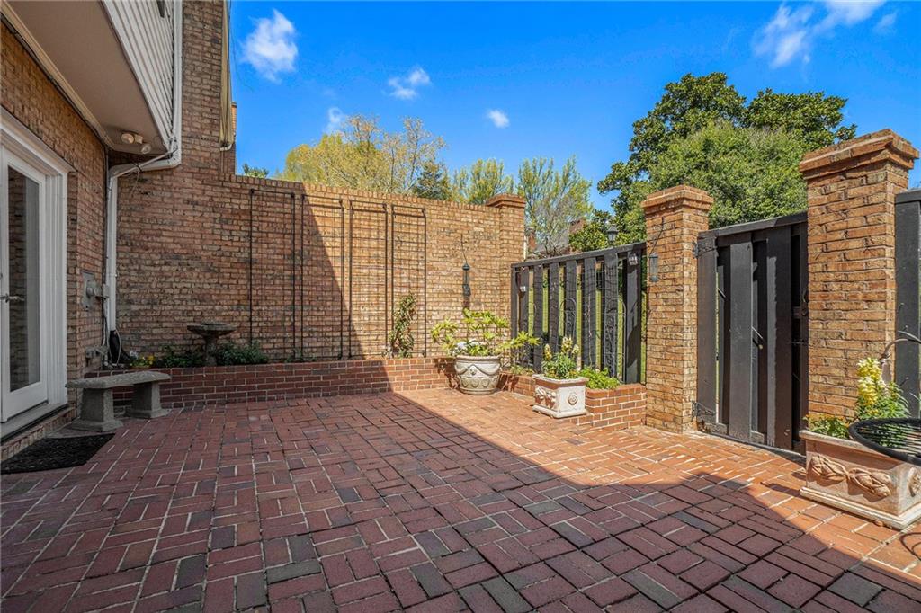 15 Lullwater Place NE