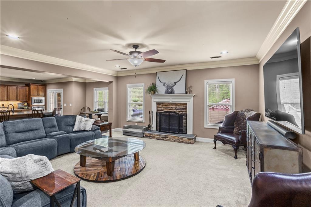 77 Fox Hall Crossing W