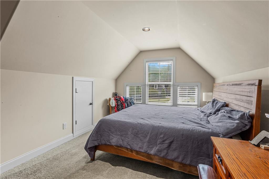 77 Fox Hall Crossing W