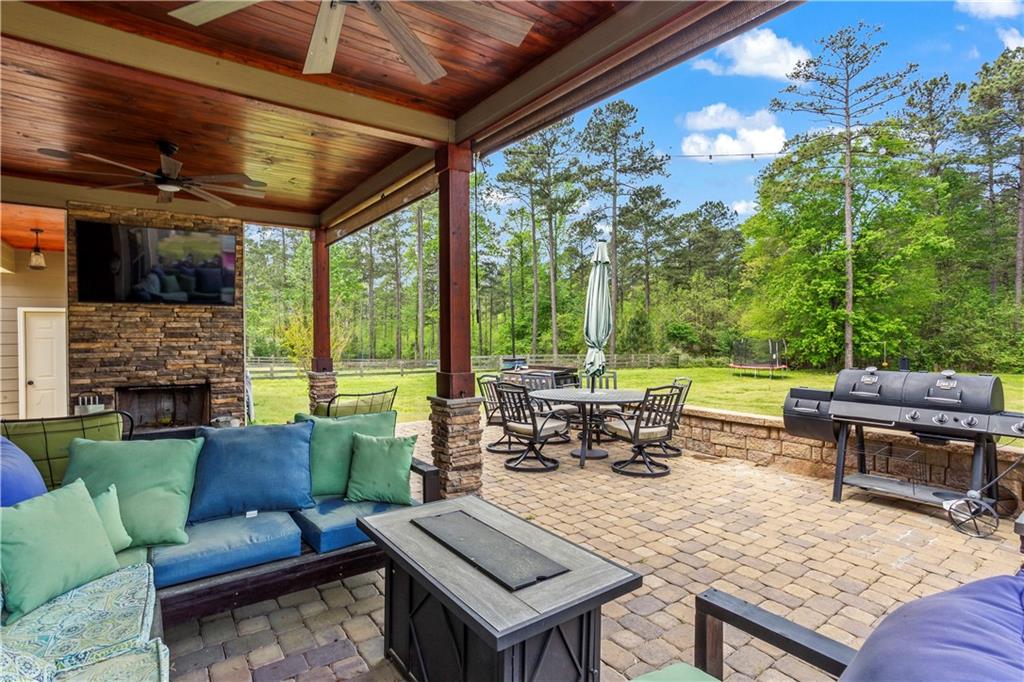 77 Fox Hall Crossing W
