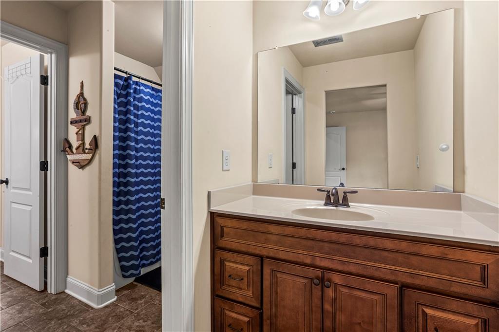 77 Fox Hall Crossing W