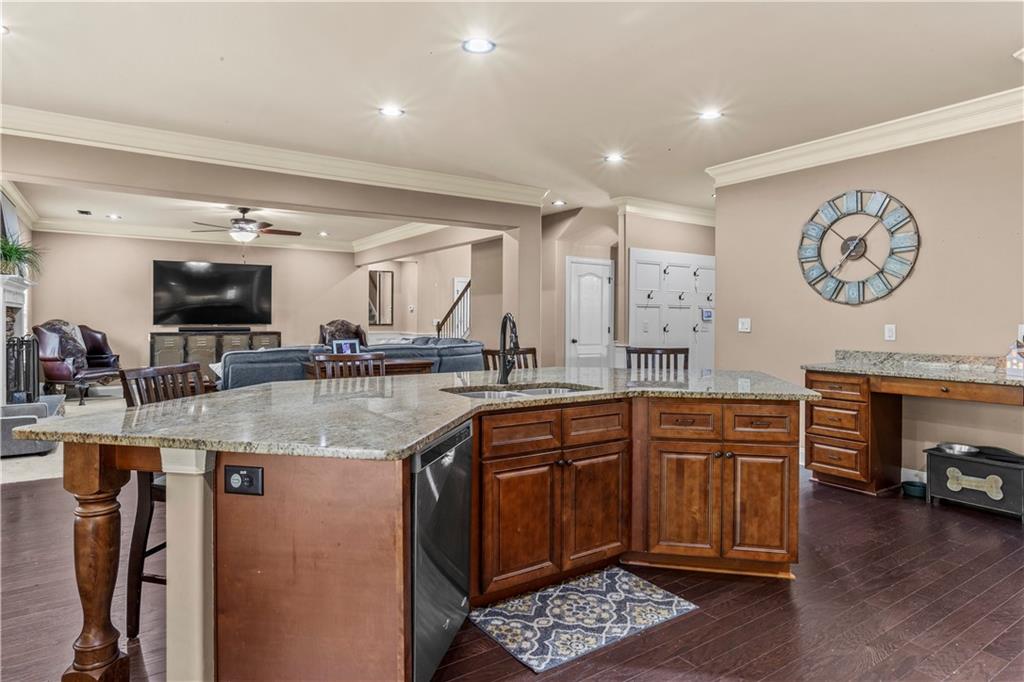 77 Fox Hall Crossing W