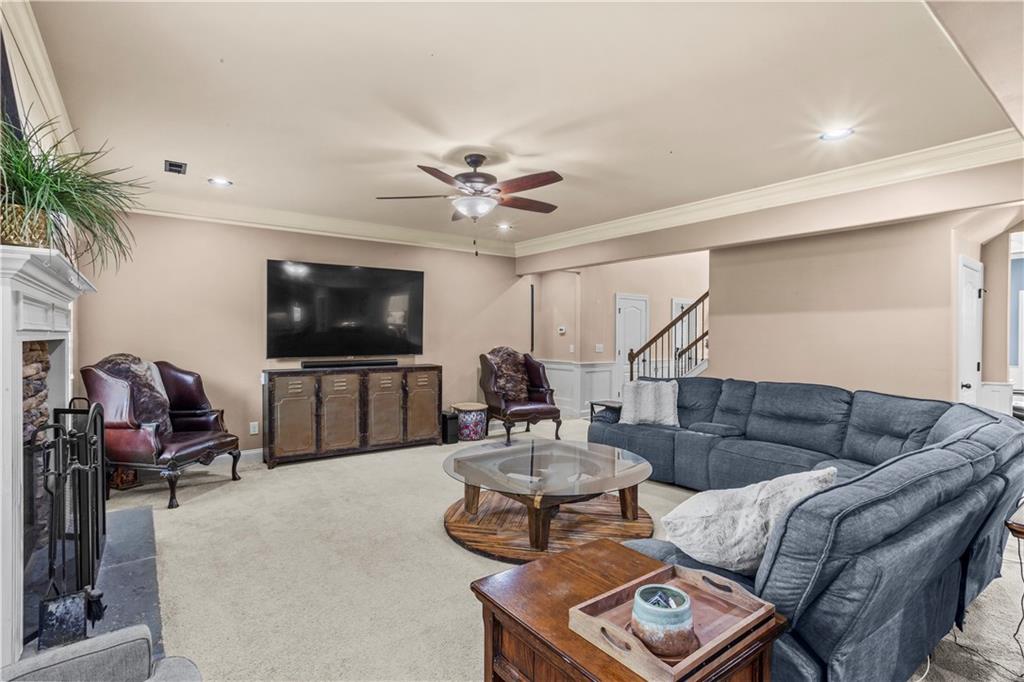 77 Fox Hall Crossing W