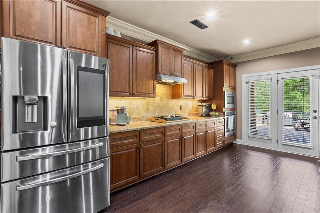 77 Fox Hall Crossing W