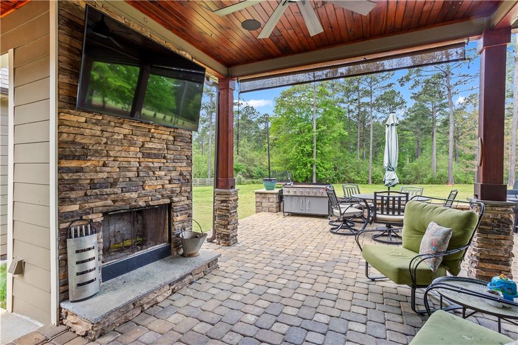 77 Fox Hall Crossing W