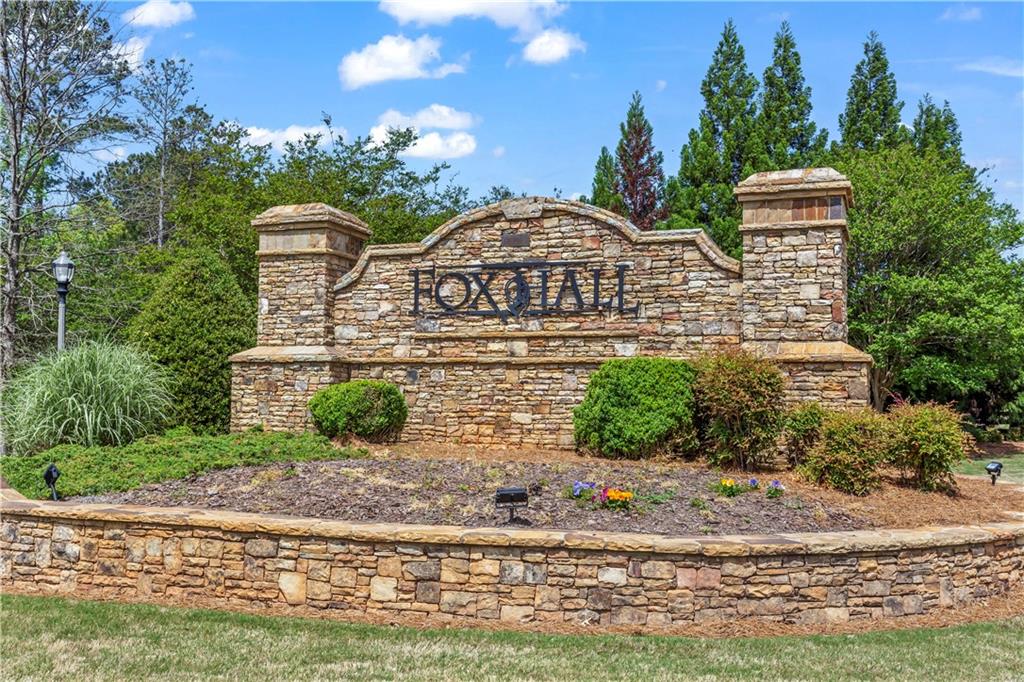 77 Fox Hall Crossing W