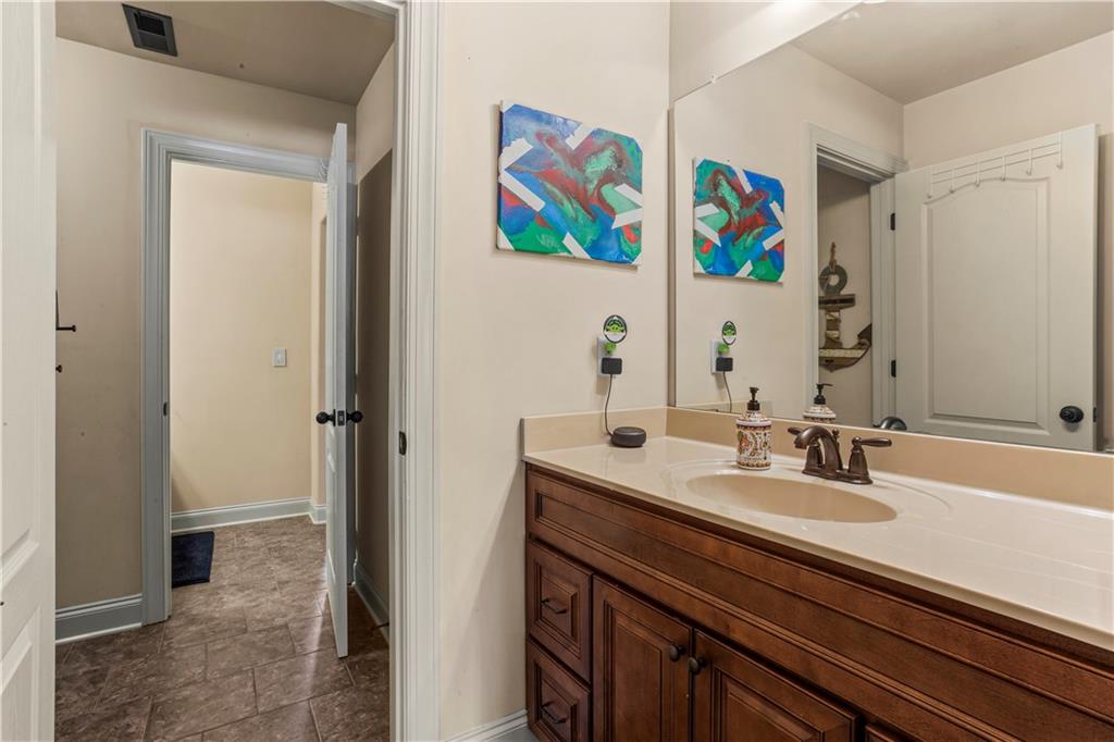 77 Fox Hall Crossing W