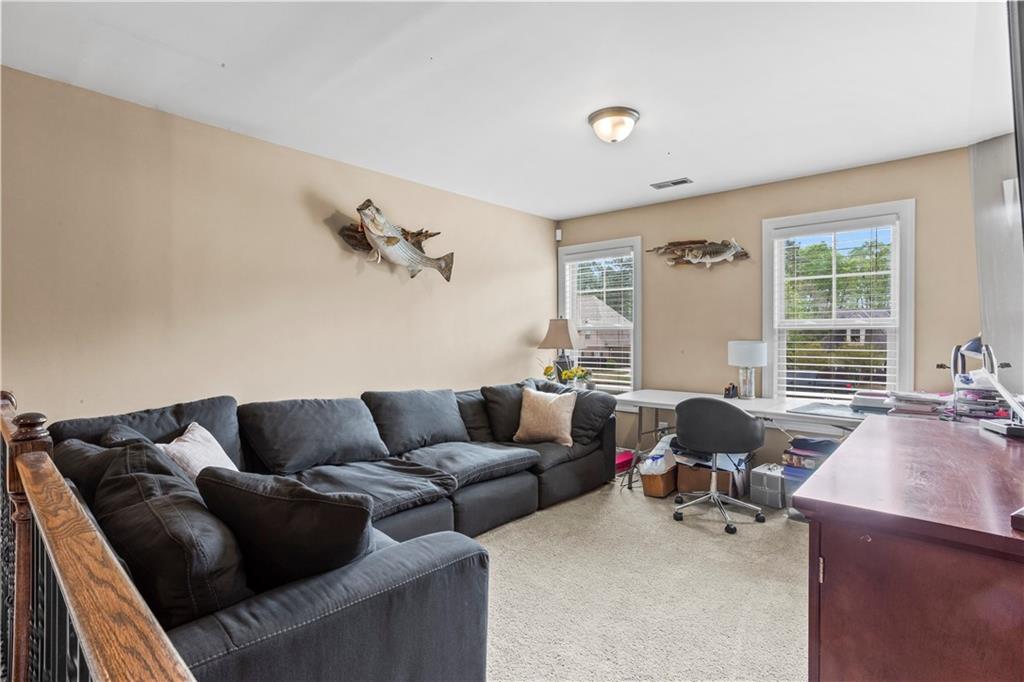 77 Fox Hall Crossing W