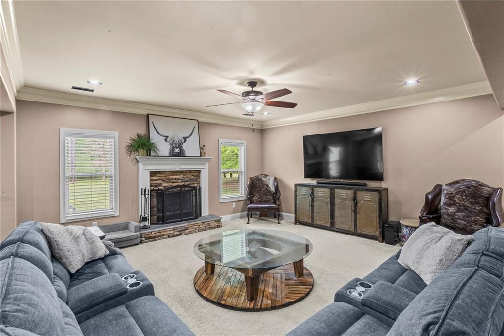 77 Fox Hall Crossing W