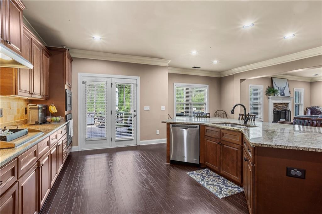 77 Fox Hall Crossing W