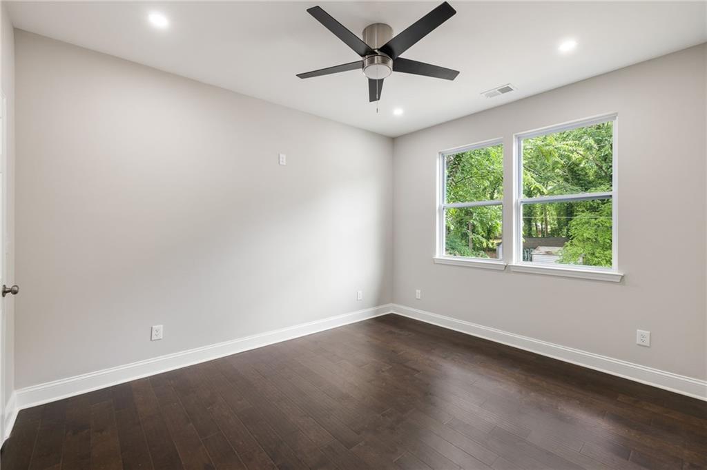 256 1st Street SW