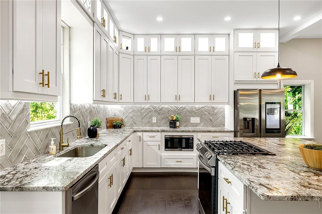 256 1st Street SW