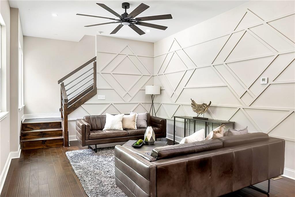 256 1st Street SW