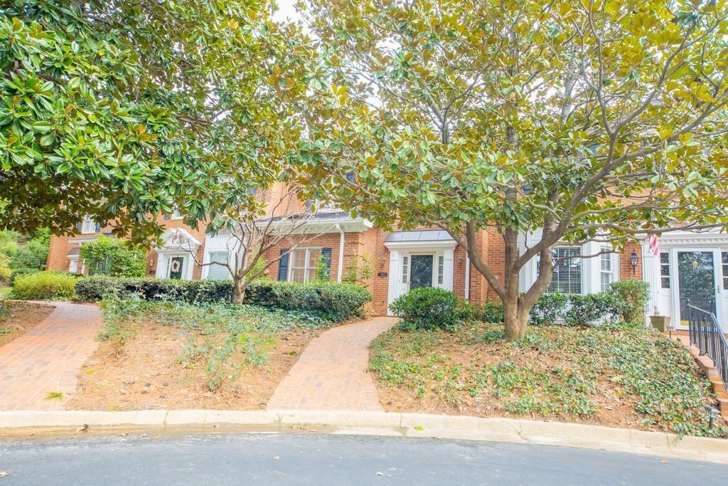 5414 Trentham Court