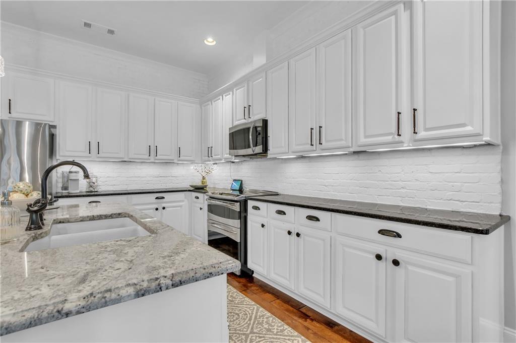 360 Chambers Street Unit 103