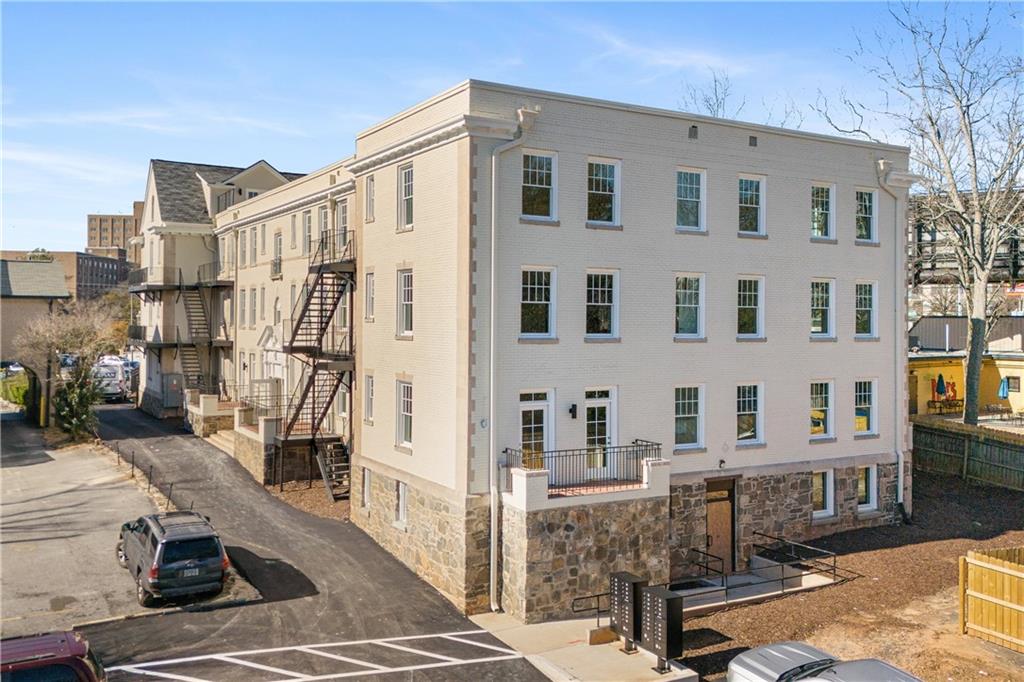 2909 Peachtree Road NE Unit 206