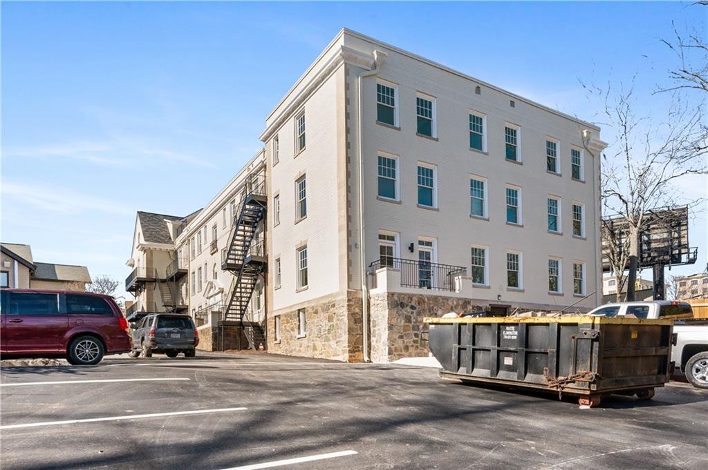 2909 Peachtree Road NE Unit 206
