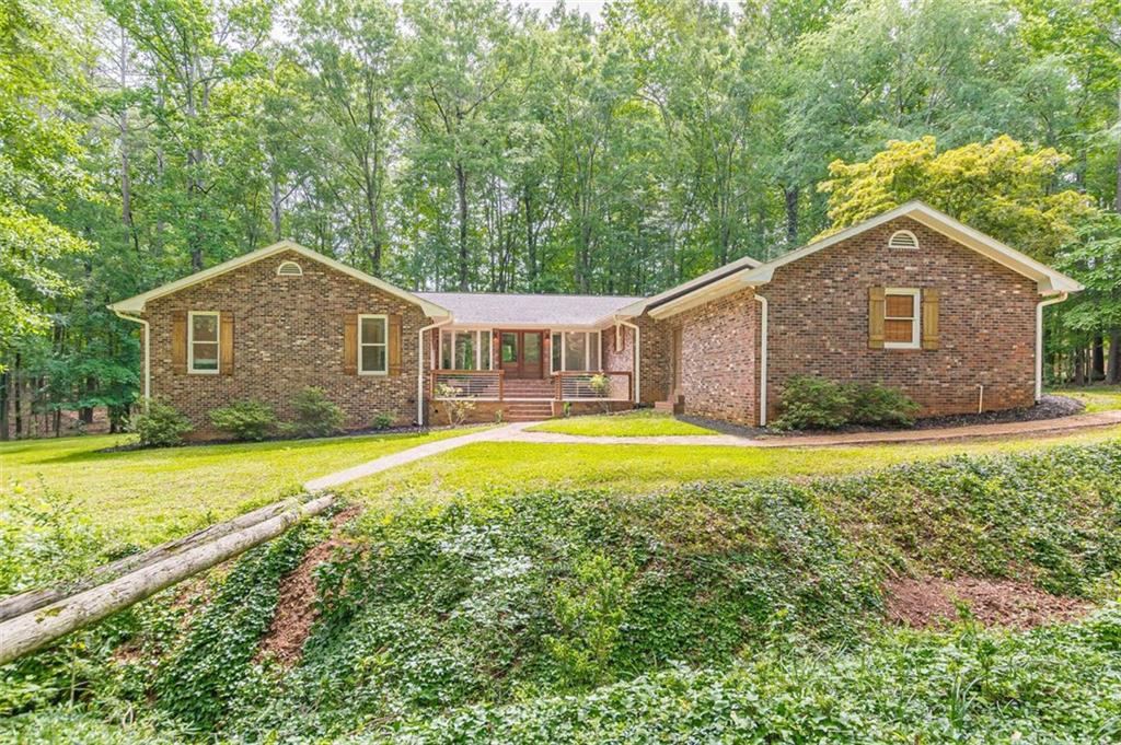 145 Horseshoe Circle