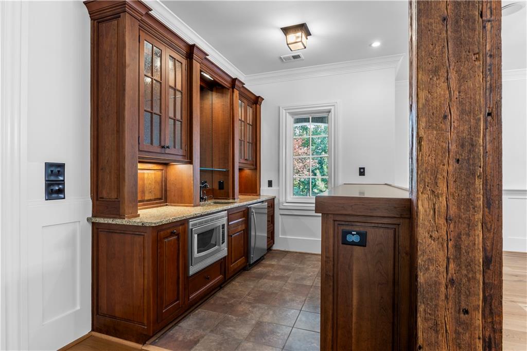 471 Tam Oshanter Drive SE